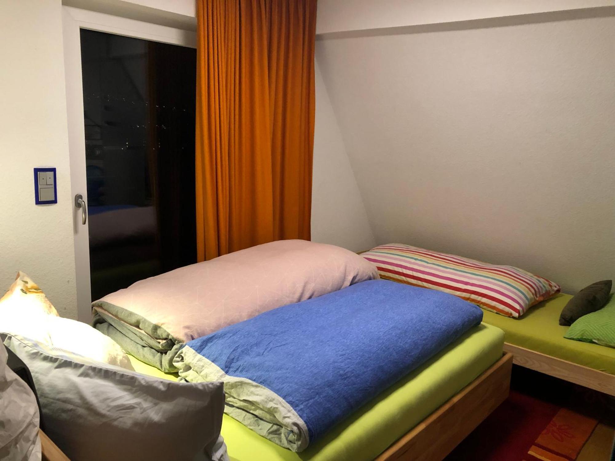 Aussichtszimmer Mit Modernem Glasbad Und Balkon โคเบลนซ์ ภายนอก รูปภาพ
