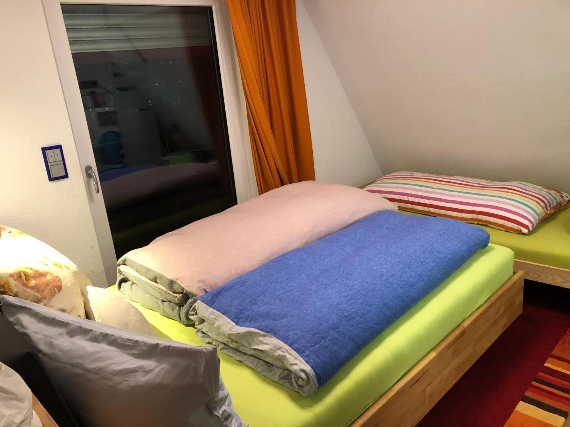 Aussichtszimmer Mit Modernem Glasbad Und Balkon โคเบลนซ์ ภายนอก รูปภาพ